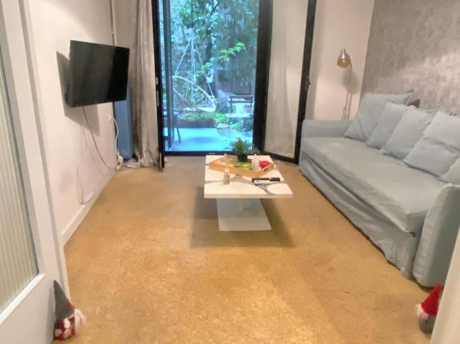 Апартаменты Downtown Apt With Garden In Plaka Афины Экстерьер фото