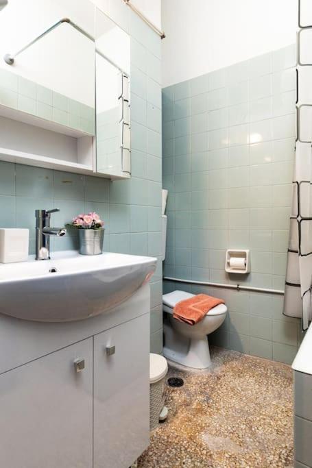 Апартаменты Downtown Apt With Garden In Plaka Афины Экстерьер фото